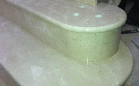 Crema marfil – Marble stairs – Four Oaks